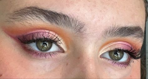 Lesbian Pride Makeup Look, Lesbian Pride Eyeshadow, Pride Makeup Subtle, Lesbian Eye Makeup, Gay Makeup Looks, Lesbian Flag Makeup, Lesbian Pride Outfits, Bisexual Makeup, Lesbian Makeup