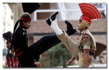 Indian and Pakistani border guards engage in a ceremonial dance fight called the Wagah. Wagah Border, India Pakistan Border, Amazing India, Pakistan Zindabad, Pakistan Army, Golden Temple, India And Pakistan, We Are The World, Amritsar