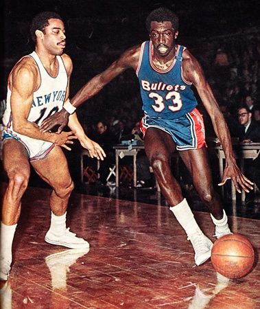 Walt Frazier & Earl Monroe Earl Monroe, Wizards Basketball, Walt Frazier, Michael Jordan Pictures, Best Nba Players, Basket Nba, Basketball Players Nba, Black Jesus, Basketball History