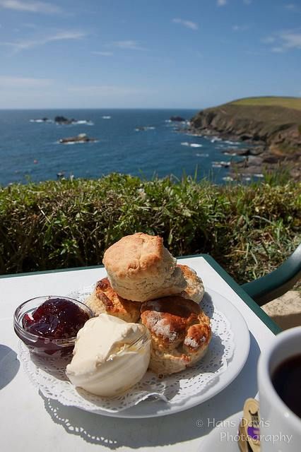 British Meals, Cornish Cream Tea, Cornish Cottage, Cornish Coast, English Summer, Cream Tea, Cornwall England, Personal Aesthetic, Tea Room