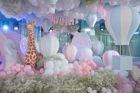 Safari Hot Air Balloon Party - Pretty My Party Safari Hot Air Balloon, Balloon Birthday Decorations, Safari Theme Cake, Air Balloon Party, Hot Air Balloon Birthday, Air Balloon Birthday, Picture Displays, Hot Air Balloon Party, Birthday Picture