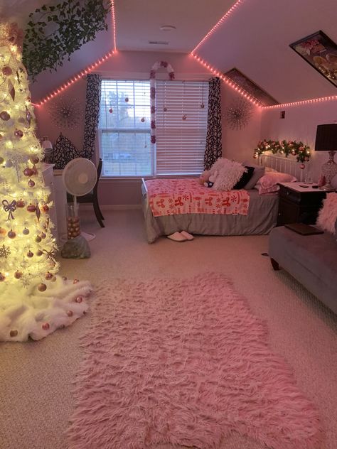 Room Ideas Rectangular, Bedroom Ideas For Small Rooms Pink, Basement Bedroom Ideas For Teens, Zepeto Bedroom, Mini Room Ideas, Cozy Girly Bedroom, Pink House Interior, Luxury Dorm Room, Girls Room Diy