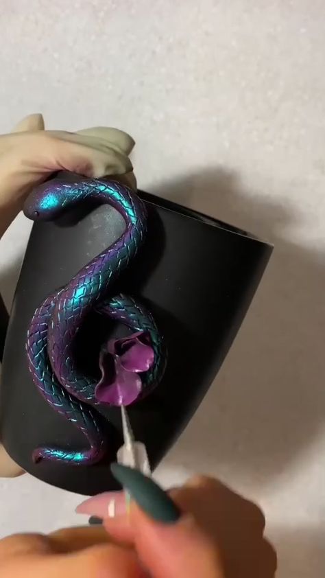 Anna Shpyrka(@annakomilfo) on TikTok: Polymer clay. Snake. Tutorial. #polymerclay #handmade #snake #процесслепки #полимернаяглина Polymer Clay Paint, Polymer Clay Mug Coffee Cups, Polymer Clay Mug Ideas, Mugs With Polymer Clay, Snake Mug, Polymer Clay Cup, Polymer Clay Snake, Clay Snake, Polymer Clay Mug