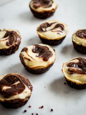 Fudgy brownie muffins swirled with a creamy cheesecake. Chocolate Chip Cheesecake Brownies, Cream Cheese Brownie, Cheese Brownies, Brownie Muffins, Cheesecake Brownie, Cream Cheese Brownies, Brownie Cups, Swirl Brownies, Cream Cheese Muffins