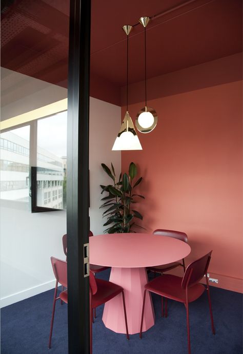 Crepuscule Offices - Paris - 8 Meeting Room Interior Design, Mini Sala, Office Inspiration Workspaces, Meeting Room Design, Commercial And Office Architecture, Modern Office Interiors, Cozy Office, Office Meeting Room, Corporate Office Decor