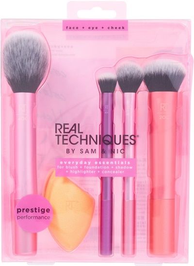 Real Techniques Brushes, Natural Hair Mask, How To Grow Eyebrows, Boost Hair Growth, Blush Highlighter, Real Techniques, Foundation Concealer, Clean Face, Makeup Sponge