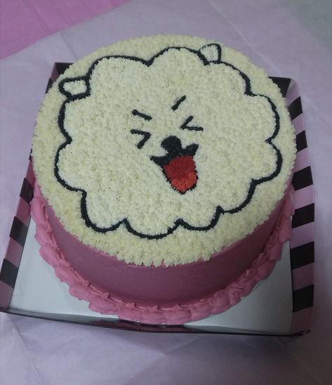 RJ cake Chaotic Organization, Rj Cake, Bt21 Cake, Cute Sweets, Bts Bt21, Pretty Cakes, Yum Yum, Pastel, Bts