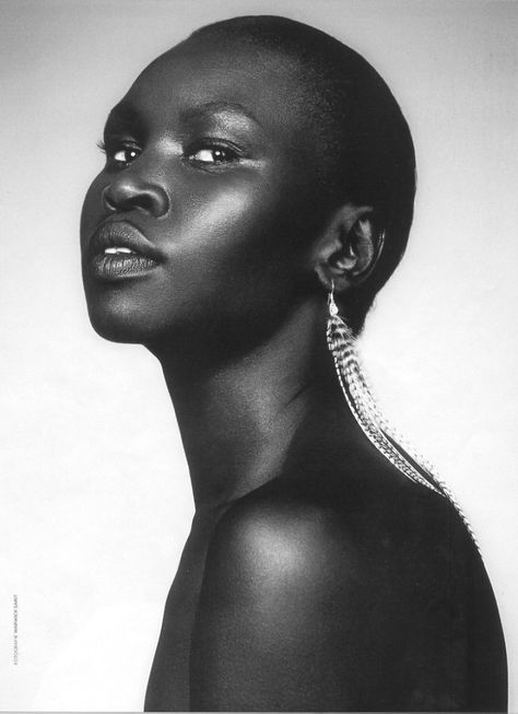 Stunning Photos Of 10 African Dark Skin Models Black Haircuts, Model People, Alek Wek, Dark Skin Models, Short Hair Model, Herb Ritts, Liya Kebede, African Models, Bald Hair