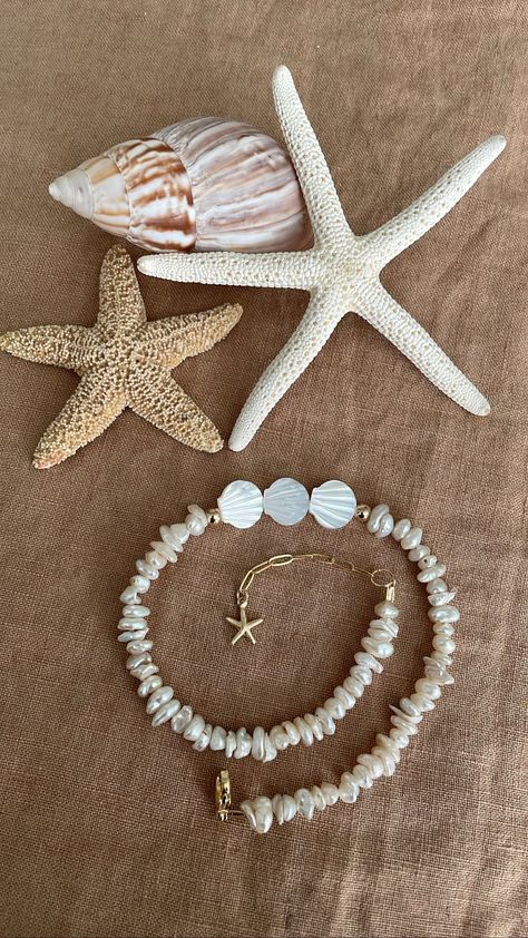 Summer Necklaces, Jewelry Product Shots, Diy Bracelets Tutorials, Pearl Anklet, Bracelets Handmade Diy, Crimp Beads, Handmade Fashion Jewelry, Keshi Pearls, Beading Wire