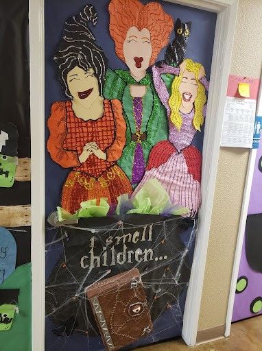 Hocus Pocus Door, Kindergarten Halloween Crafts, Halloween Door Decorations Classroom, Class Door Decorations, Teacher Door Decorations, Halloween Classroom Door, Halloween Classroom Decorations, Diy Door Decor, Halloween Kindergarten