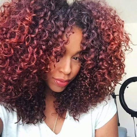 Gorgeous. Hair Front, Red Curly Hair, Pelo Afro, Twist Out, Hair Crush, Shoulder Length Hair, Love Hair, Crochet Hair Styles, Big Hair