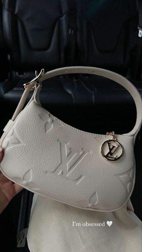 Tas Lv, Sac Louis Vuitton, My Style Bags, Trendy Purses, Luxury Bags Collection, Dr Shoes, Handbag Essentials, Girly Bags, Fancy Bags