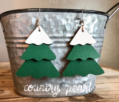 Bridal Jewelry Pearl Sets, Christmas Jewelry Diy, Snow Cap, Diy Leather Earrings, Winter Green, Winter Earrings, Bead Storage, Christmas Tree Earrings, Faux Leather Earrings