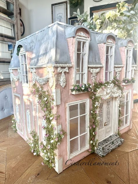 Maison Rose Custom 1/12 Scale Dollhouse Building Doll Houses, Castle Dollhouse Ideas, Pink Dollhouse Aesthetic, Pink Victorian Dollhouse, Vintage Doll House Aesthetic, French Country Dollhouse, Decorating A Dollhouse, Dollhouse Ideas Interiors, Detailed Dollhouses