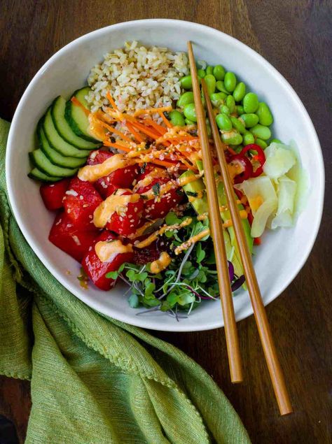 Watermelon Poke, Plant Based Foods, Vegetarian Bowls, Poke Bowl Recipe, Healthy Bowls Recipes, Poke Bowls, Raw Fish, Healthy Bowls, Summer Eating