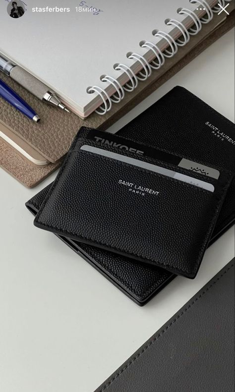 Wallet Aesthetic Men, Everyday Bag Essentials, My Style Bags, Inside My Bag, Guys Clothing Styles, Luxury Wallet, Men Style Tips, Leather Projects, Essential Bag