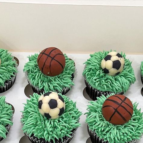 Cupcakes 'n' Cookies on Instagram: "No explanation needed theme….. all boys will love it #cupcakesncookies #cupcakes #boytheme #footballcupcakes #basketballcupcakes #cupcakeinspo #cupcakestagram #cupcakedecorating #edibleart #cupcakemondays #cupcakeoftheday #cupcake #cupcakesofbkk #bkkmenu #bkkmenu #bkkfood #bkkcake #bkkcakeshop" Sports Cupcakes, Basketball Cupcakes, Sport Cupcakes, Football Cupcakes, Sports Party, Themed Cupcakes, Edible Art, Cupcakes Decoration, May 21