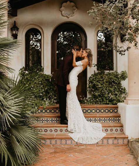 Chelsea and Winston having the sweetest kiss on their wedding day 💋⠀ ⠀ Chelsea looking like a babe in our Carter Gown! 💕 ⠀ ⠀ Photographer |… Lovers Society, Vintage Wedding Photography, Wedding Dress Shoes, Bohemian Bride, Bridesmaid Outfit, Tuscany Wedding, Green Wedding Shoes, Dreamy Wedding, Bride Wear