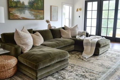 35 Stunning Living Rooms with Green Couches Nc Flag, Dark Green Couches, Stunning Living Rooms, Olive Green Couches, Green Couches, Living Room Design Green, Velvet Couch Living Room, Green Couch Living Room, Next Living Room