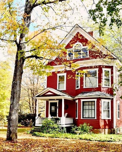 House Exterior Big, Autumn House Exterior, Fall Houses, Fall Houses Exterior, Red House Exterior, Cottage House Exterior, Autumn House, House Victorian, Houses Exterior