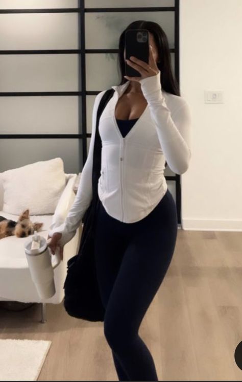 School Outfits For College Black Women, Lulu Set Black Women, Brown Lululemon Leggings Outfit, White Define Jacket Outfit, Lululemon Black Women, Gym Baddie Outfits, Athletic Wear Aesthetic, Lululemon Outfit Black Women, Lululemon Gym Outfit