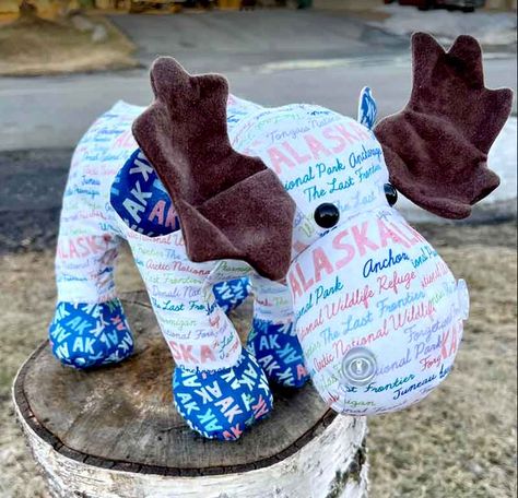 Moose toy sewing pattern Stuffed Moose Pattern Sewing, Moose Stuffed Animal Sewing Pattern, Moose Sewing Pattern Free, Moose Sewing Pattern, Fabric Toys Diy, Sewn Animals, Memory Animals, Memory Bears Pattern, Dachshund Pattern