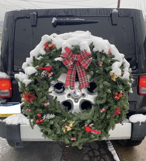 jeep tire wreath made from garland and dollar store decorations! #christmas #jeep #wreath #wrangler Jeep Spare Tire Christmas Wreath, Jeep Wreath, Tire Wreath, Dollar Store Decorations, Jeep Decor, Christmas Jeep, Jeep Christmas, Christmas Car Decorations, Christmas Reef