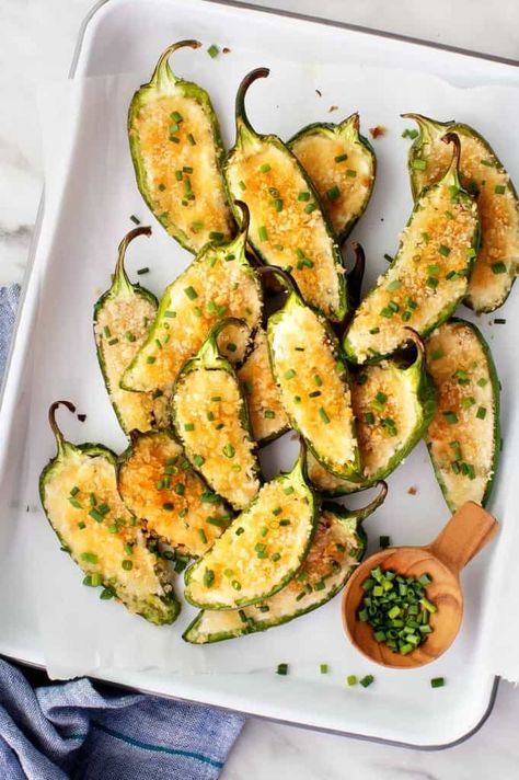 30 Best Super Bowl Food Ideas - Recipes by Love and Lemons Bowl Food Ideas, Super Bowl Food Ideas, Summer Appetizers Easy, Jalapeno Popper Recipes, Jalapeño Poppers, Poppers Recipe, Work Lunches, Superbowl Snacks, Bowl Food