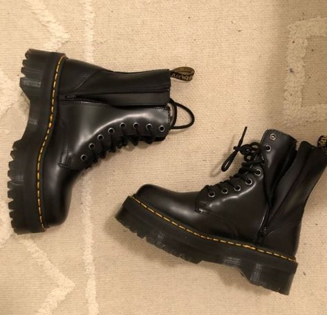 Martin Boots Outfits, Botas Outfit, Dr Martin Boots, Dr Martens Jadon Boots, Doctor Martens, Dr Martens Outfit, Jadon Boots, Dr Martens Jadon, Preppy Things