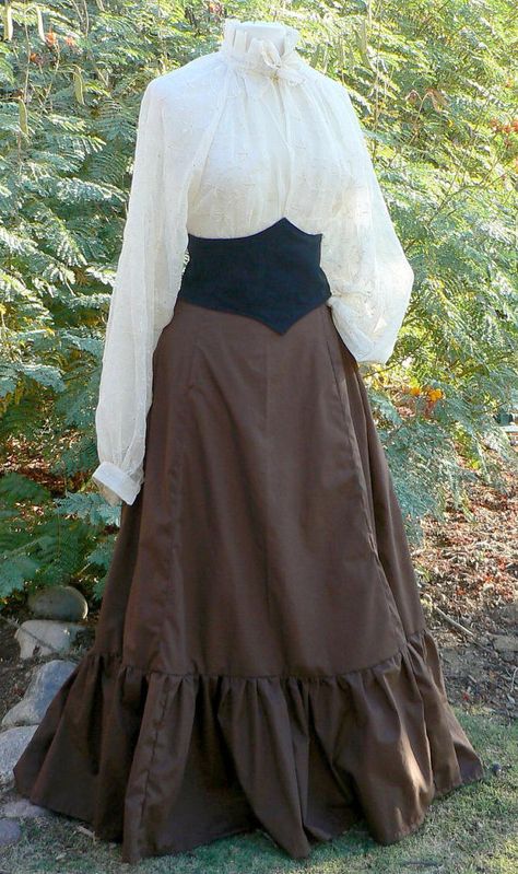 Victorian Bustle Skirt Steampunk Costume with by ItsNotPajamas Victorian Bustle, Bustle Skirt, Victorian Dresses, Victorian Costume, Old Fashion Dresses, Steampunk Costume, Victorian Clothing, Medieval Dress, Steampunk Clothing