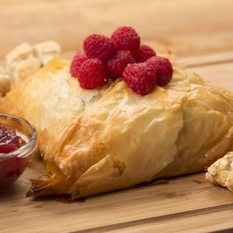 Gooey Baked Brie In Phyllo Dough Recipe by Tasty Appetizers Brie, Brie Phyllo, Philo Dough, Phyllo Dough Recipes, Phyllo Recipes, Festive Appetizers, Brie Recipes, Phyllo Dough, Baked Brie