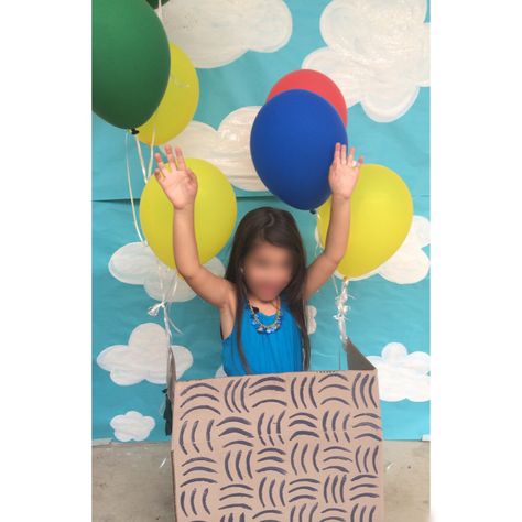 Oh the places you'll go. Photo booth. Balloons. Kindergarten ideas. Preschool Photo Booth, Photo Booth Balloons, Preschool Prom, Photo Booth Backdrop Ideas, Graduation Themes, 1st Day Of Preschool, Kindergarten Registration, Pre K Graduation, Preschool Graduation