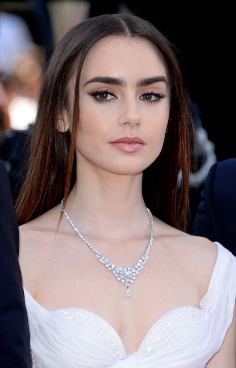 Lily Collins Makeup, Winter Makeup, Celebrity Makeup Artist, Zac Efron, Lily Collins, Celebrity Makeup, Celebrity Look, Flawless Skin, Angelina Jolie