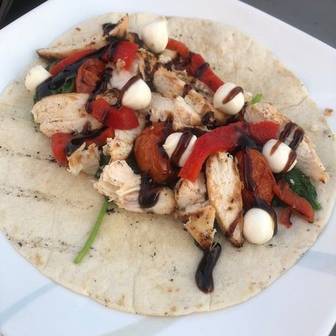 Caprese Wrap, Mozzarella Balls Recipe, Marinated Mozzarella Balls, Organic Ketchup, Mozzarella Caprese, Chicken Caprese, Chicken Slices, Vacation Meals, Caprese Chicken