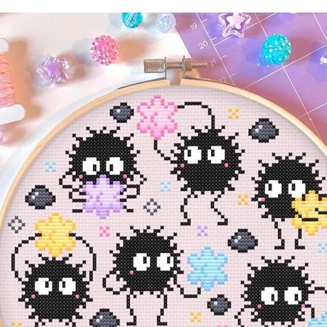 Soot Sprite Cross Stitch Pattern, Soot Sprite Cross Stitch, Soot Sprite Pixel Art, Soot Sprite Perler Beads, Ghibli Cross Stitch, Grid Crochet, Soot Sprite, Soot Sprites, Small Cross Stitch