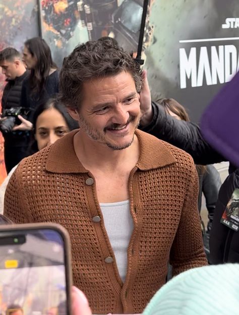 Smiling Man, Pedro Pascal, The Mandalorian, Michael Jackson, Favorite Celebrities, Celebrity Crush, Actors & Actresses, Pretty People, A Man