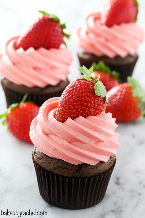 Chocolate Cupcakes with Strawberry Cream Cheese Frosting Chocolate Strawberry Cupcakes, Cupcake Cream, Strawberry Cream Cheese Frosting, Strawberry Cream Cakes, Cream Cheese Brownies, Fun Dessert, Strawberry Frosting, Cream Cheese Frosting Recipe, Brownie Desserts