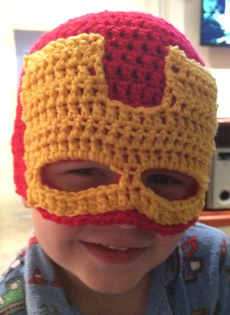 Ironman beanie Crochet Iron Man Hat, Crochet Thor Hat, Ironman Crochet Pattern Free, Iron Man Hat Crochet Pattern, Batman Beanie Crochet, Super Hero Beanie Hats, Crocheting Hats, Crochet Costumes, Crochet Mask