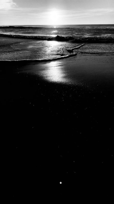 Black Aesthetic Videos, Hossegor France, Em Aesthetic, Dark Black Wallpaper, Amoled Wallpapers, Iphone Wallpaper Landscape, Ocean Sunset, Aesthetic Photography Nature, Beautiful Photos Of Nature