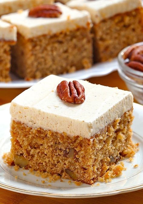 Easy Moist Applesauce Cake - Maria's Kitchen Easy Apple Sauce, Recipe Using Applesauce, Autumn Sweets, Easy Applesauce, Applesauce Cake Recipe, Nest Cake, Cake With Cinnamon, Work Recipes, Whiskey Cake