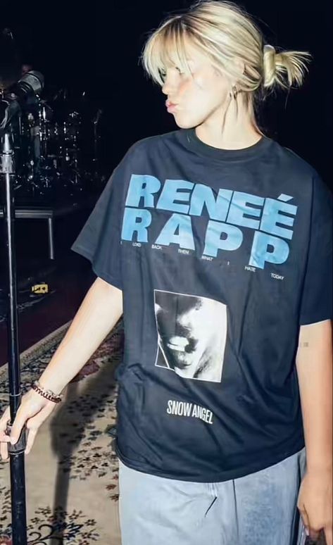 Renee Rapp Hair Bangs, Renee Rapp Girlfriend, Renee Rapp Bangs, Renee Rapp Lockscreen, Renee Rapp Outfits, Renee Rapp Poster, Renee Rapp Aesthetic, Renne Rapp, Renee Rap