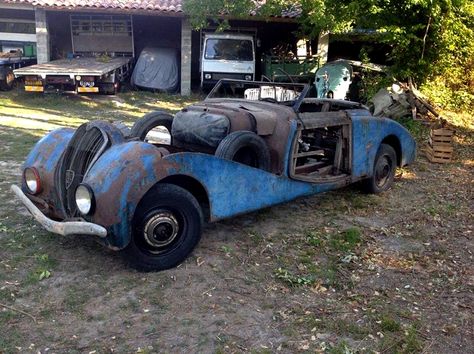 Peugeot France, Psa Peugeot Citroen, Auto Retro, Rusty Cars, Old Pickup, Old Pickup Trucks, Sport Automobile, Muscle Men, Pickup Trucks