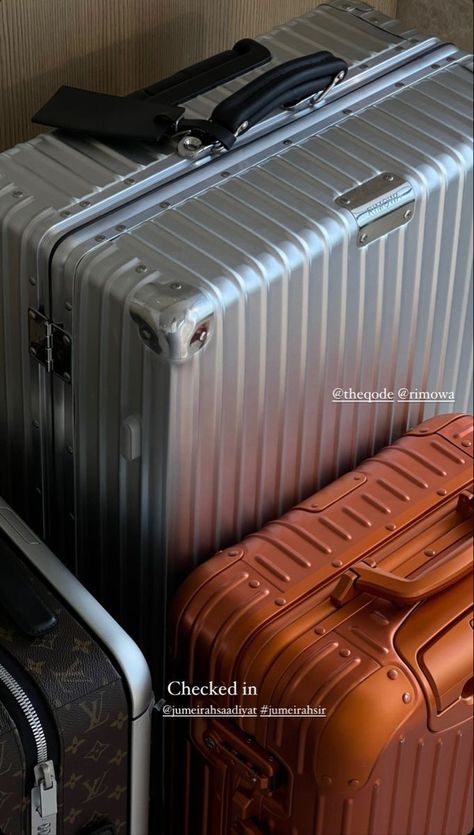 Rimowa Aesthetic, Rimowa Luggage Aesthetic, Rimowa Classic, Rimowa Luggage, Luxury Luggage, Airport Aesthetic, City Of Lights, Airport Travel, Safe Travel