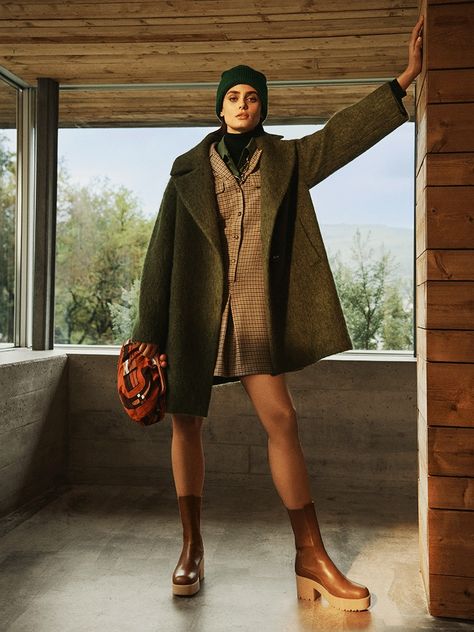 Taylor Hill Layers Up in Weekend Max Mara Fall 2022 Campaign Lachlan Bailey, Haute Mess, Max Mara Coat, Max Mara Weekend, Creative Fashion Photography, Fashion Shoots, Taylor Hill, Weekend Max Mara, Fall 2022