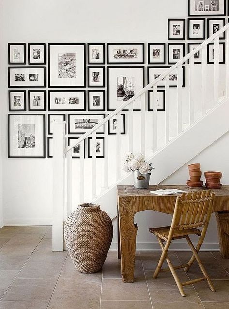 25+ Creative Ways to Organize Photos on a Wall | momooze Stairway Gallery, Stairway Gallery Wall, Wall Stairs, Gallery Wall Staircase, Gallery Wall Design, Staircase Wall Decor, Picture Arrangements, Photograph Wall, Stair Wall