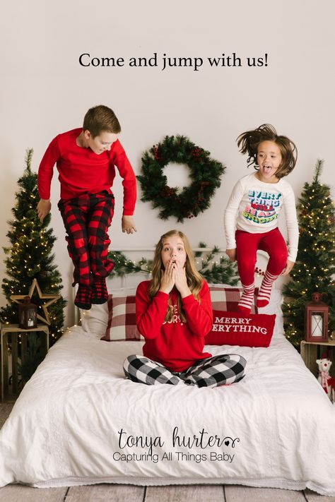 Christmas Family Photos In Bed, Holiday Bed Photoshoot, Christmas Pajama Pictures Bed, Christmas Pjs Photoshoot Bed, Sibling Christmas Photos On Bed, Family Bed Christmas Pictures, Christmas Pajamas Bed Photoshoot, Christmas Mini Bed Session, Christmas Pajama Mini Sessions