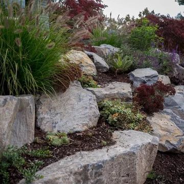 Garden With Rocks, Boulder Wall, Boulder Retaining Wall, Rock Retaining Wall, Woodland Gardens, Landscaping Retaining Walls, Landscaping With Boulders, Easy Landscaping, Dry Creek