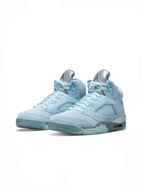 Nike Air Jordan 5 Retro Bluebird (W) The women’s Air Jordan 5 Retro ‘Blue Bird’ treats the retro silhouette to a vibrant makeover. An energetic shade of blue is executed on a suede upper furnished with standard AJ5 details, including lace locks, molded TPU eyelets and clear netting across the quarter panel. A blue Jumpman is embroidered atop a silver reflective tongue, complementing silver shark tooth detailing on the polyurethane midsole. Underfoot, an icy blue rubber outsole features a herringbone traction pattern for maximum grip. DD9336-400 Jordan 5 Blue Bird, Jordan Retro 5, Silver Shark, Retro Silhouette, Bird Treats, Nike Air Jordan 5, Cute Mixed Babies, Blue Jordans, Jordan 5 Retro