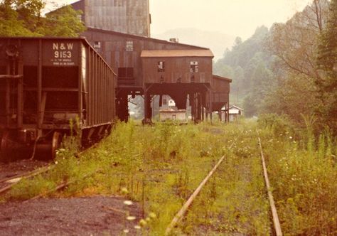 Where Did You Sleep Last Night, Rust Belt, American Gothic, Southern Gothic, Gothic Aesthetic, Appalachian Mountains, Coal Mining, Blue Ridge Mountains, Nashville Tennessee