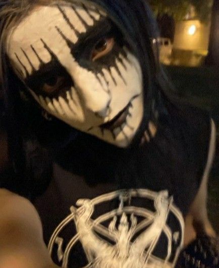 Mayhem Black Metal, Metalhead Guy, Goth Guys, Punk Makeup, Alt Makeup, Heavy Metal Art, Face Paint Makeup, Swag Makeup, Alternative Makeup